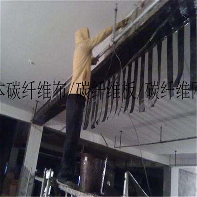 碳纖維布加固梁的環(huán)境適應(yīng)性，碳纖維布加固梁環(huán)境適應(yīng)性，多因素下的性能表現(xiàn)與影響