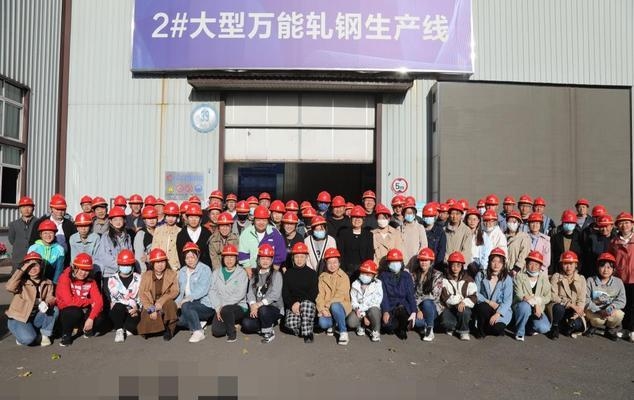 楊群峰在包鋼的任職時間，群峰任職包鋼