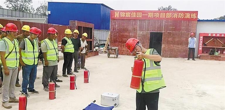 施工現(xiàn)場(chǎng)安全管理最佳實(shí)踐，施工現(xiàn)場(chǎng)安全管理最佳實(shí)踐，筑牢安全防線，保障工程