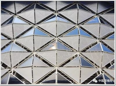 鋁板在建筑中的應(yīng)用案例，鋁板在現(xiàn)代建筑中的創(chuàng)新應(yīng)用案例解析 行業(yè)新聞 第3張